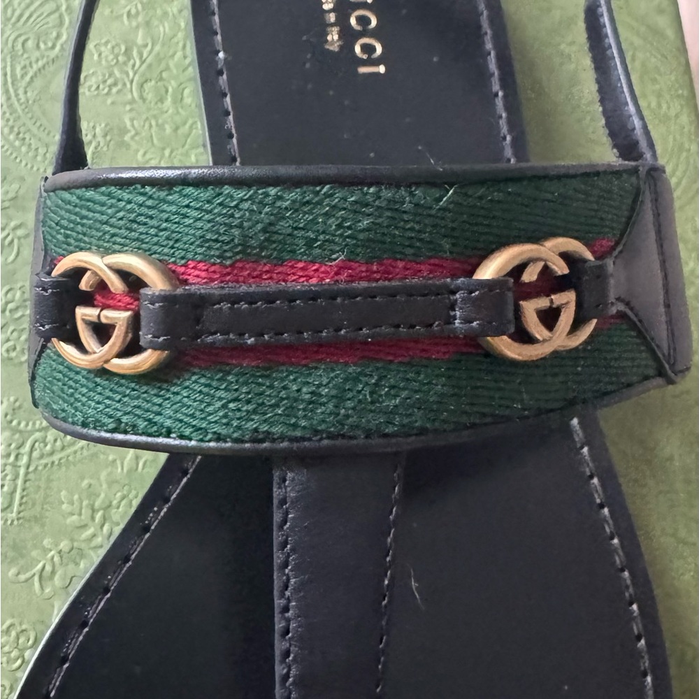 Gucci Black Leather Thong Sandals Green/Red Stripe & Gold Accents Size 39.5 NWT - Picture 4 of 12